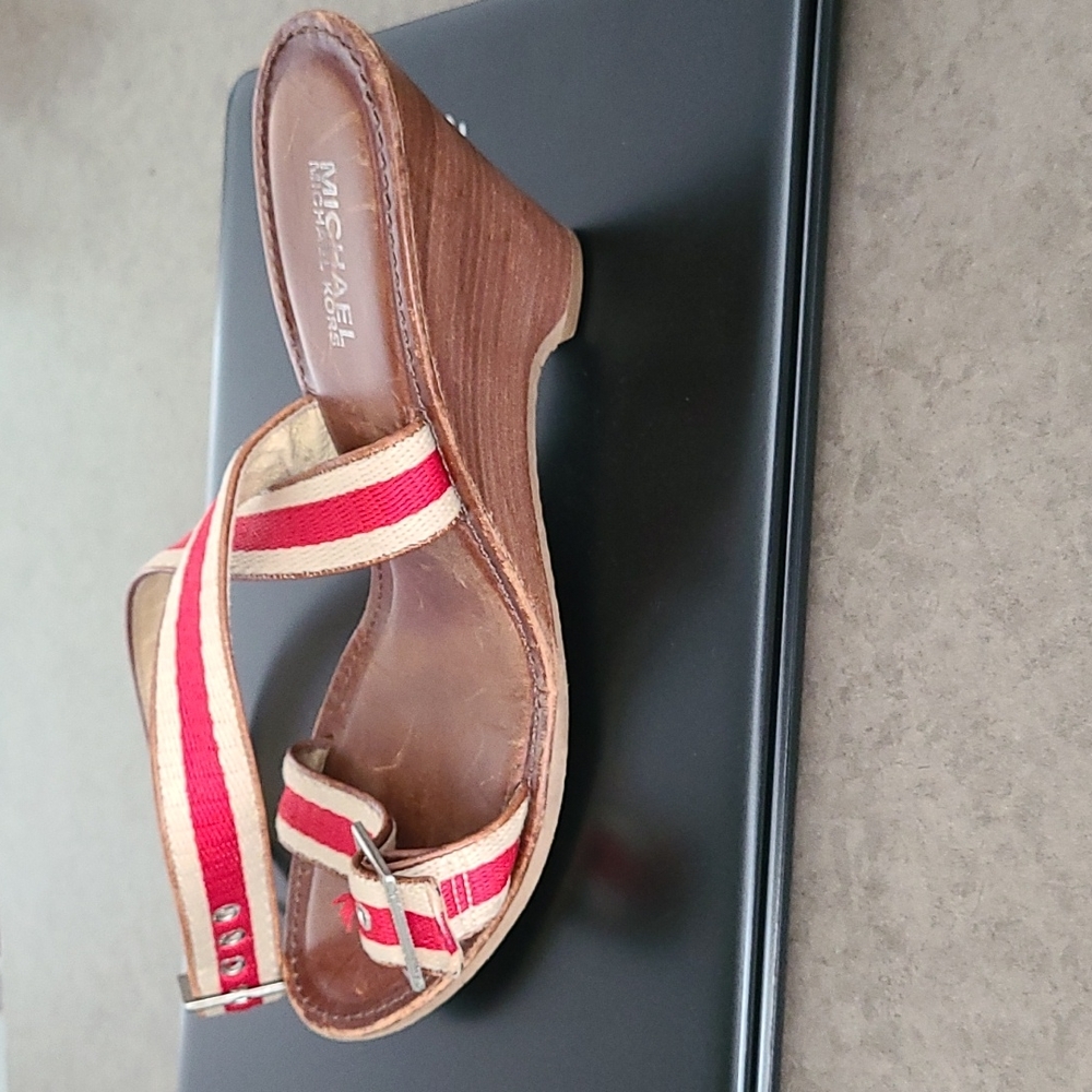 💋3/$25!!!!❤️ Retro MK wedge sandal
